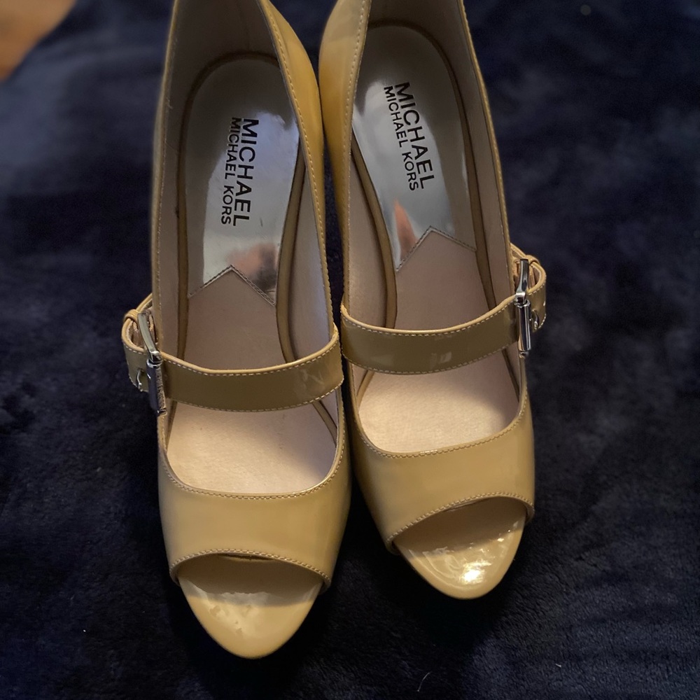 NUDE HEELS